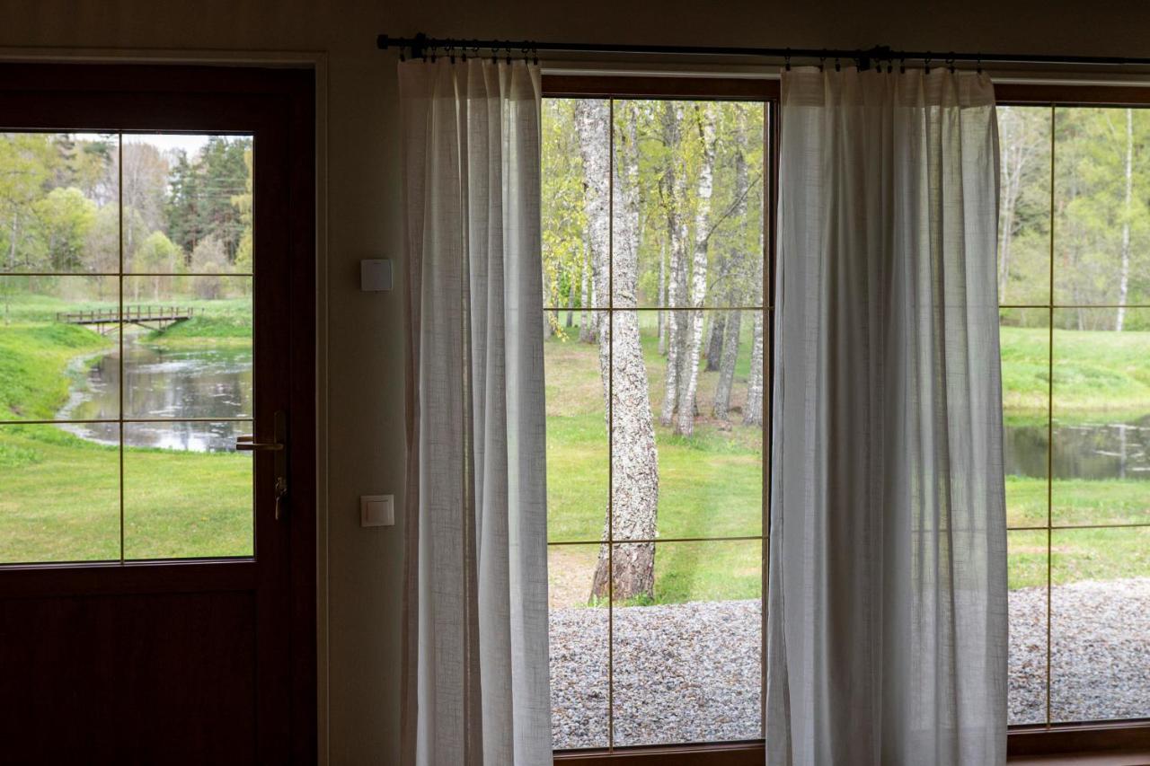 Brivdienu Maja Vejini Straupe Luaran gambar